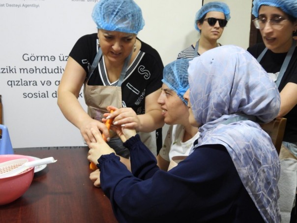 “Görmə üzrə fiziki məhdudiyyəti olan qızlara və qadınlara sosial dəstək”