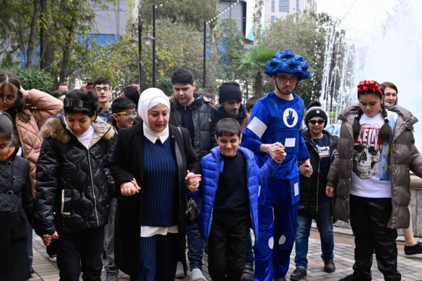 {"en":"On December 24-25, 2024, a New Year's party was organized for visually impaired children under the age of 18 living in Baku and Absheron with a recognized disability.","az":"24-25 dekabr 2024-c\u00fc il tarixl\u0259rind\u0259 Bak\u0131 v\u0259 Ab\u015feronda ya\u015fayan g\u00f6rm\u0259 m\u0259hdudiyy\u0259ti olan v\u0259 \u0259lilliyi m\u00fc\u0259yy\u0259n edilmi\u015f 18 ya\u015f\u0131nad\u0259k u\u015faqlar \u00fc\u00e7\u00fcn Yeni il \u015f\u0259nliyi t\u0259\u015fkil edilib.","ru":"24-25 \u0434\u0435\u043a\u0430\u0431\u0440\u044f 2024 \u0433\u043e\u0434\u0430 \u0431\u044b\u043b \u043e\u0440\u0433\u0430\u043d\u0438\u0437\u043e\u0432\u0430\u043d \u043d\u043e\u0432\u043e\u0433\u043e\u0434\u043d\u0438\u0439 \u0443\u0442\u0440\u0435\u043d\u043d\u0438\u043a \u0434\u043b\u044f \u0434\u0435\u0442\u0435\u0439 \u0441 \u043d\u0430\u0440\u0443\u0448\u0435\u043d\u0438\u044f\u043c\u0438 \u0437\u0440\u0435\u043d\u0438\u044f \u0434\u043e 18 \u043b\u0435\u0442, \u043f\u0440\u043e\u0436\u0438\u0432\u0430\u044e\u0449\u0438\u0445 \u0432 \u0411\u0430\u043a\u0443 \u0438 \u043d\u0430 \u0410\u043f\u0448\u0435\u0440\u043e\u043d\u0435 \u0438 \u0438\u043c\u0435\u044e\u0449\u0438\u0445 \u043f\u0440\u0438\u0437\u043d\u0430\u043d\u043d\u0443\u044e \u0438\u043d\u0432\u0430\u043b\u0438\u0434\u043d\u043e\u0441\u0442\u044c."}