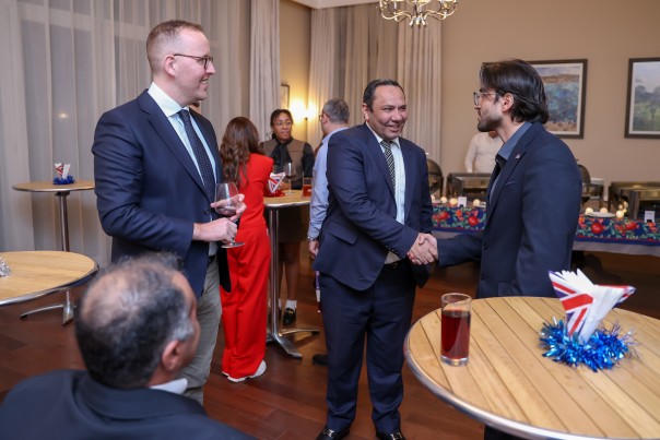 {"en":"Britaniya S\u0259firinin Bak\u0131dak\u0131 \u0130qam\u0259tgah\u0131nda G\u00f6r\u00fc\u015f Ke\u00e7irilib","az":"Britaniya S\u0259firinin Bak\u0131dak\u0131 \u0130qam\u0259tgah\u0131nda G\u00f6r\u00fc\u015f Ke\u00e7irilib","ru":"Britaniya S\u0259firinin Bak\u0131dak\u0131 \u0130qam\u0259tgah\u0131nda G\u00f6r\u00fc\u015f Ke\u00e7irilib"}